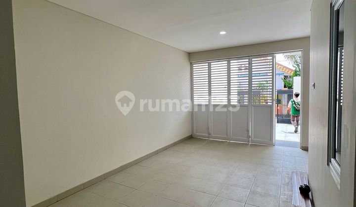 Rumah 3 Lantai (brand New), Siap Huni, Bisa Kpr 2
