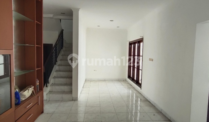 Rumah 2 Lantai Modernland, Cluster Pasadena, Bisa Kpr