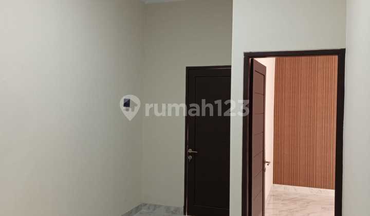 Rumah 2 Lantai Poris Indah, Full Renovasi, Bisa Kpr 2
