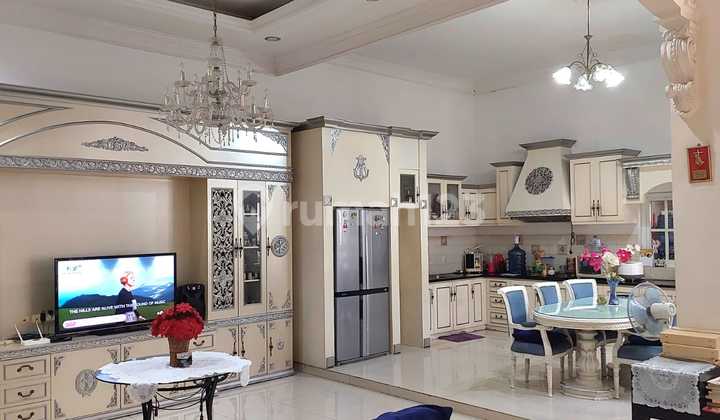 Modernland Two-Story House, Move-In Ready, Can Be Purchased with Credit. 2