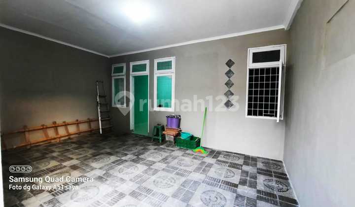 Rumah 1 1/4 Lantai, Cipondoh, Siap Huni, Bisa Kpr