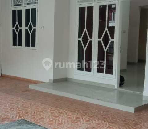 Rumah 2 Lantai, Taman Royal, Akses Jalan 3 Mobil, bisa KPR Rumah 2 Lantai, Taman Royal, Akses Jalan 3 Mobil, bisa KPR