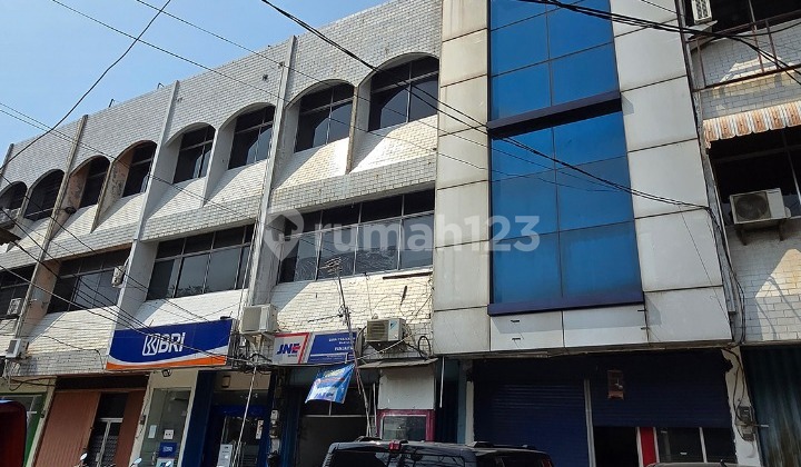 Quick Sale 3-Story Shop House in Cipinang 2