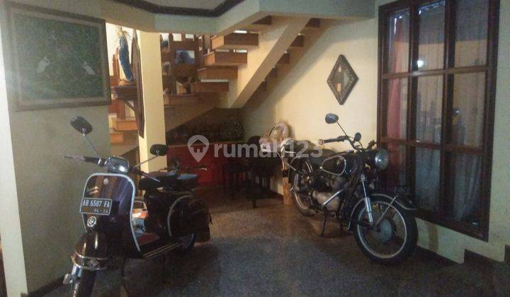 Dijual rumah 2 lantai di Jaka Permai 1