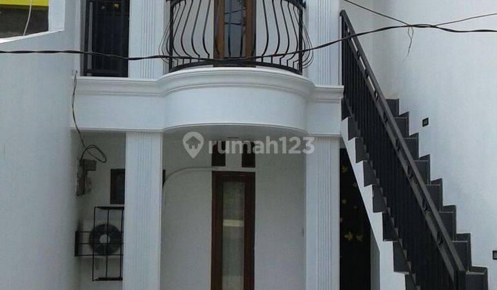 Jual cepat rumah bagus 2 lantai di Rawamangun 1