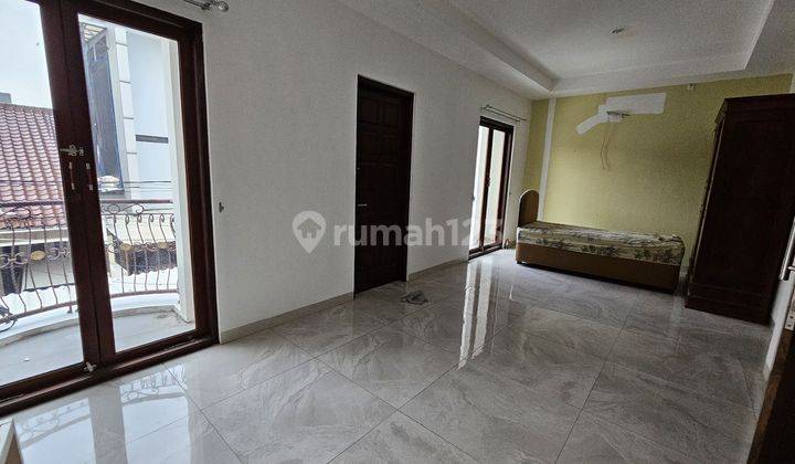 Disewakan Rumah Luas 3lantai Di Cipinang Elok 2
