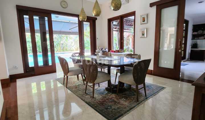 Dijual Rumah Tropis di Cilandak Barat