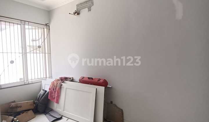 Dijual Rumah 2.5Lantai di Bcs 2