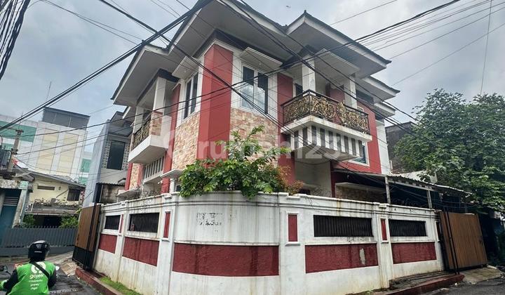 Disewakan/Dijual Rumah di Otista (Posisi Hoek)