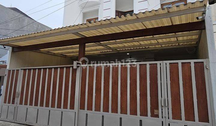 Disewakan Rumah Luas 3lantai Di Cipinang Elok 1