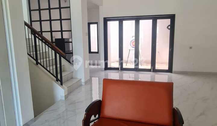 Disewakan Rumah di Kota Wisata 2Lantai Semifurnished 1