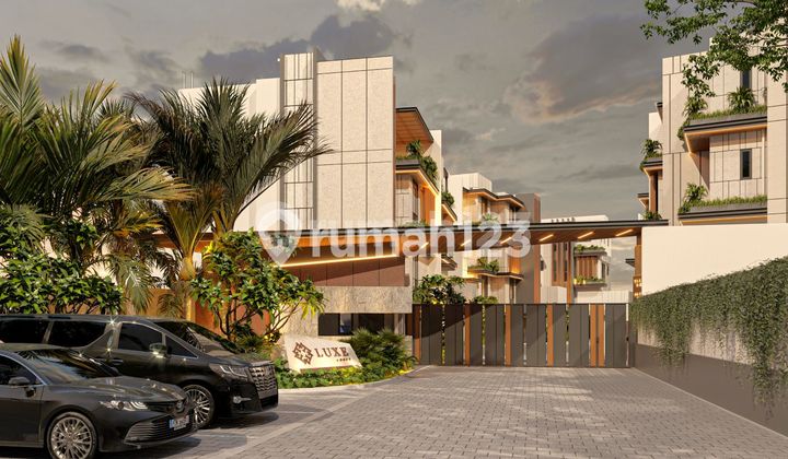 Luxe Court Permata Hijau Signature 1