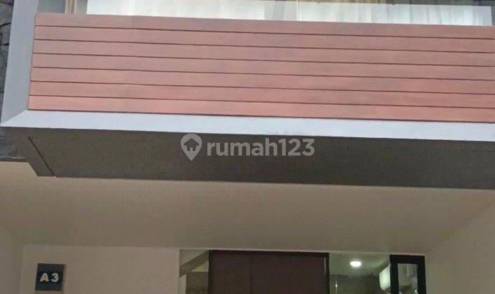 Rumah 3 lantai di di Jalan Mampang Prapatan 2