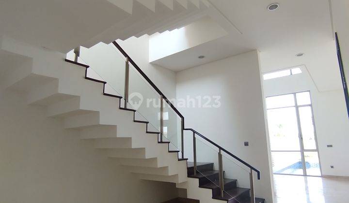 Rumah Mewah Dengan Lift Dan Kolam Dilengkapi View Danau Golf Laut 2