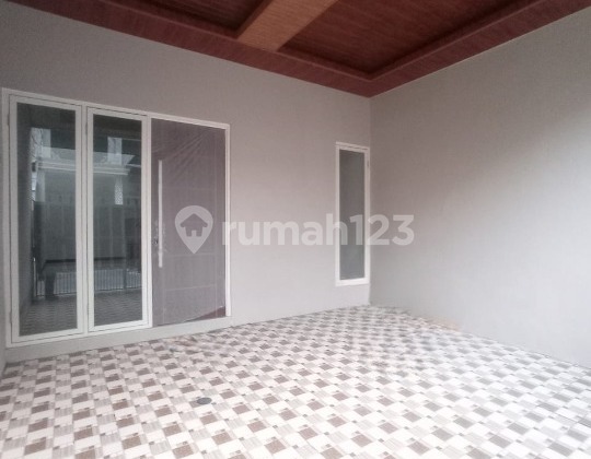 House Price 1 Billion Near Pakuwon Mall and Toll, Babatan Pilang.