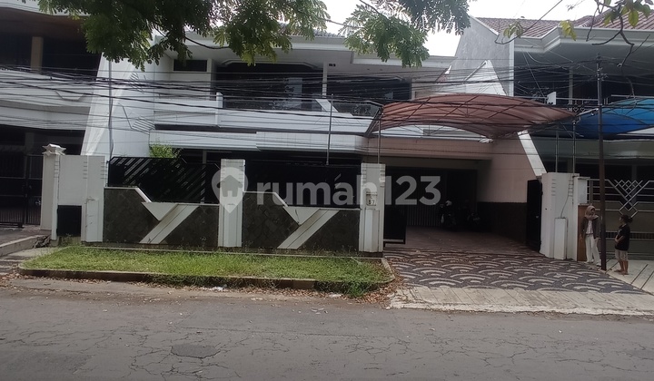 For Rent: Dharmahusada Indah House, move in with just a suitcase, a step away from Galaxi Mall. 2