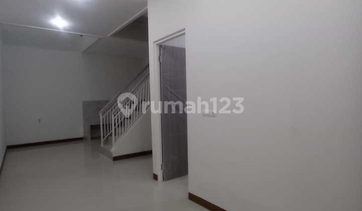 Price around 1M in West Surabaya, New House in Babatan Pilang.