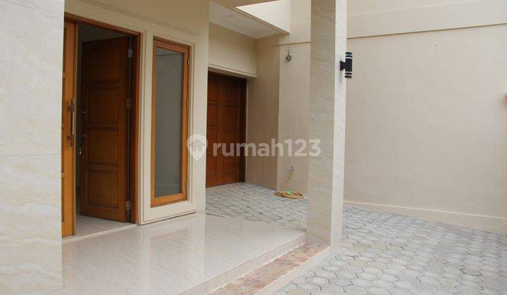 Rumah Mewah 2 lantai asri nyaman 2