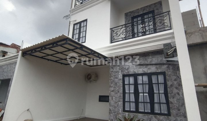 Rumah 2,5 Lantai Rooftop Harga Promo Dekat Tol Cijago dan Tol Cibubur