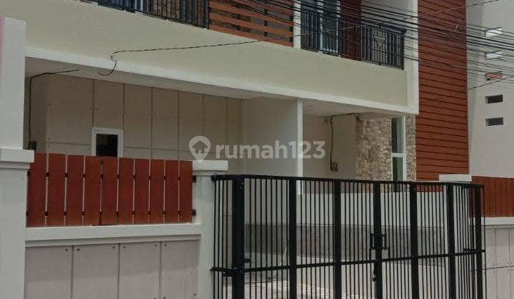 Rumah dijual cempaka putih jakarta pusat town house  1