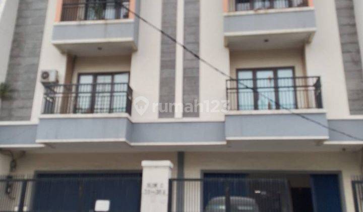 Dijual Ruko 3 Lantai Bekas Kantor, di Daerah Slipi, Kemanggisan. 1