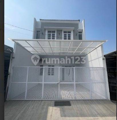 Rumah 2 Lantai Baru Semi Furnished SHM di Taman Kebalen, Bekasi b1056  1