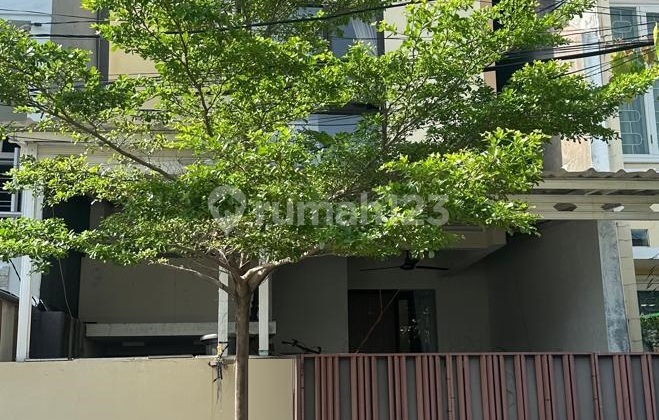 House, 3 Floors, SHM, Ready to Occupy in Muara Karang, Jakarta (D0022)