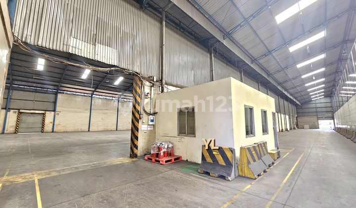 For Rent Ready-to-Use Warehouse with Loading Dock in Cakung Cilincing For Rent Ready-to-Use Warehouse with Loading Dock in Cakung Cilincing