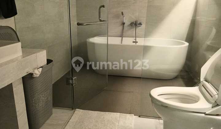 Dijual Rumah Mewah 3 Lantai Di Bukit Gading Mediterania