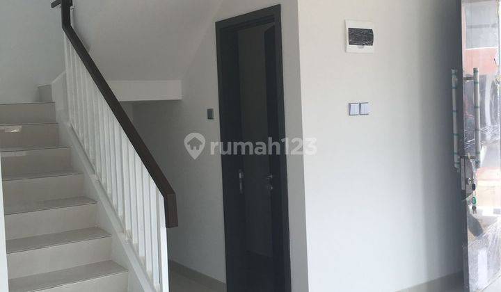 Rumah Bagus Hook Terawat Di Kebayoran Harmoni, Harga Nego!        2