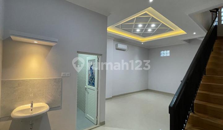 For Sale, Good House with SHM in Pasar Baru