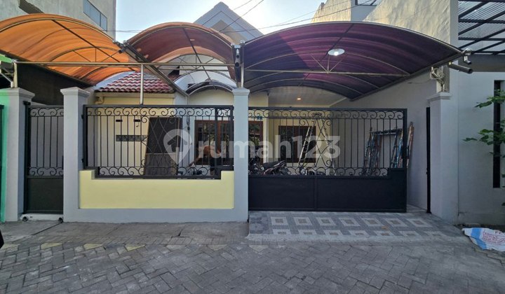 Lebak Indah House STRATEGIC, READY TO OCCUPY, TWO-CAR WIDTH STREET ROW Lebak Indah House STRATEGIC, READY TO OCCUPY, TWO-CAR WIDTH STREET ROW