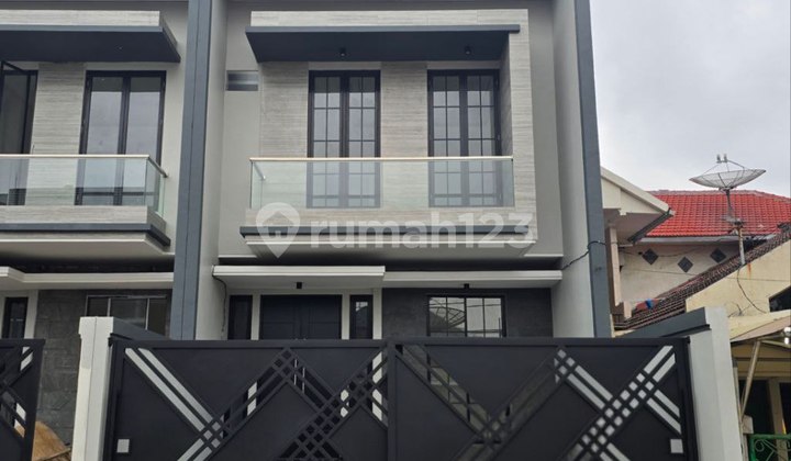 Rumah Manyar Kertoadi New Minimalis Row 3.5 Mobil 1