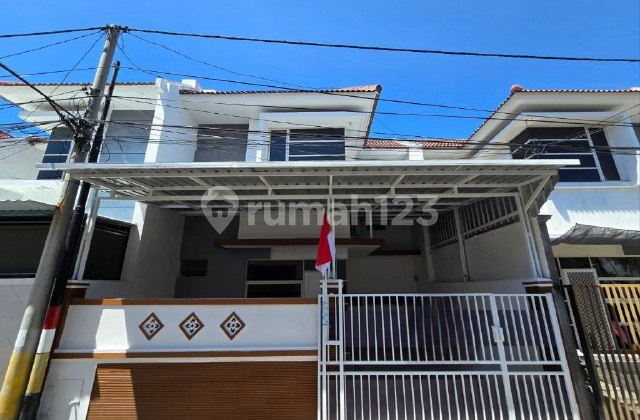 Lebak Indah Minimalist House Ready to Occupy Row for 3 Cars 1