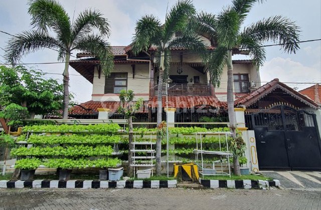 Rumah Manyar Kartika Strategis Row 3 Mobil Commercial Area 1