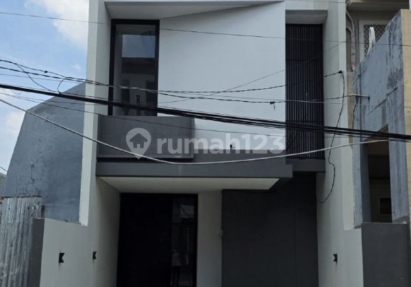 Dharmahusada Mas New Minimalist House with 2 Carports, 4 Car Row 1