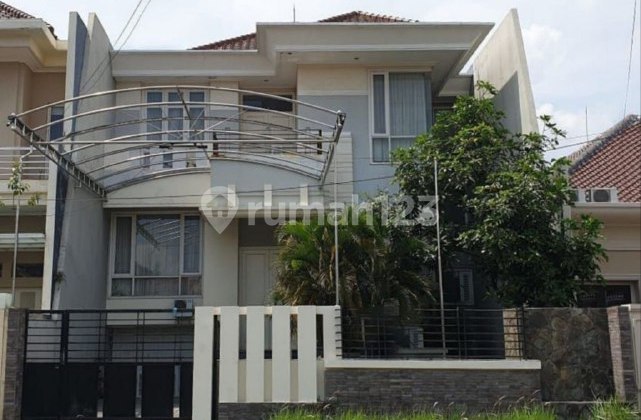 Rumah Manyar Kertoadi Minimalis Strategis Row 5 Mobil Garasi, Carport, Akses Pembantu Sendiri 1