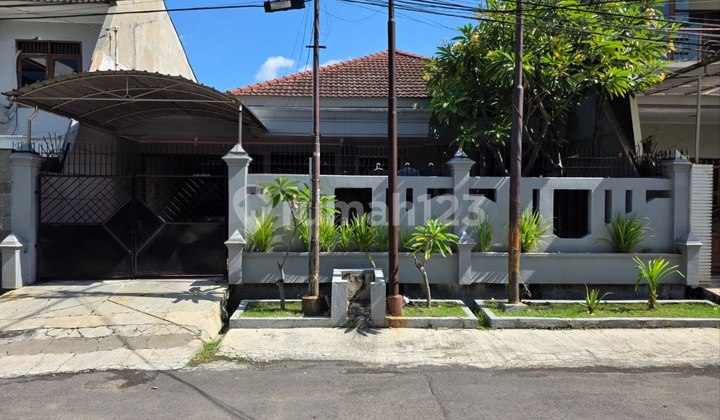 Rumah Dharmahusada Indah Strategis Row 3 Mobil 1
