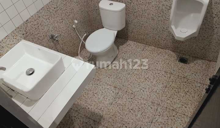 Strategically Located Shop House on Jalan Pangeran Jayakarta, Mangga Dua Selatan, Central Jakarta 2