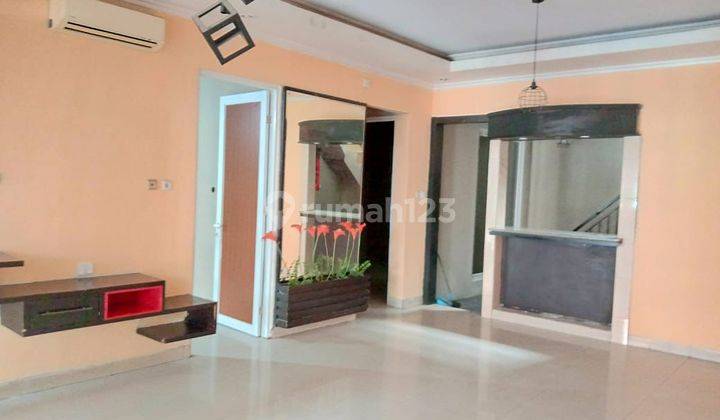 Disewakan Rumah Dua Lantai Kitchen Set Di Metlandn Menteng  2