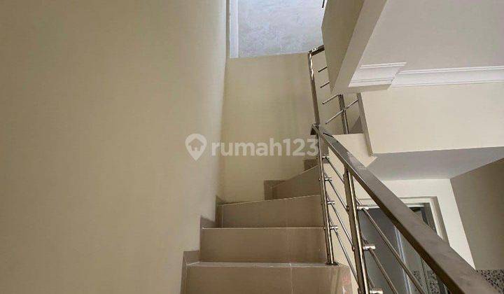 RUMAH 2 LANTAI PUSAT KOTA DKT ITATS STTS SURABAYA PUSAT 2