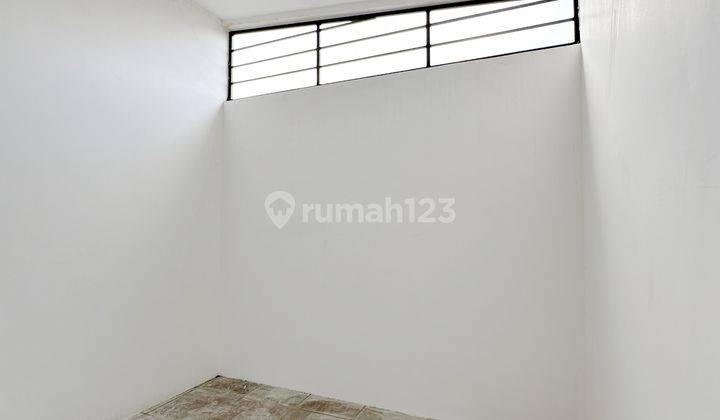 Rumah 2,5lantai Dkt Unitomo Dan Untag Sby Pusat 1,350m 2