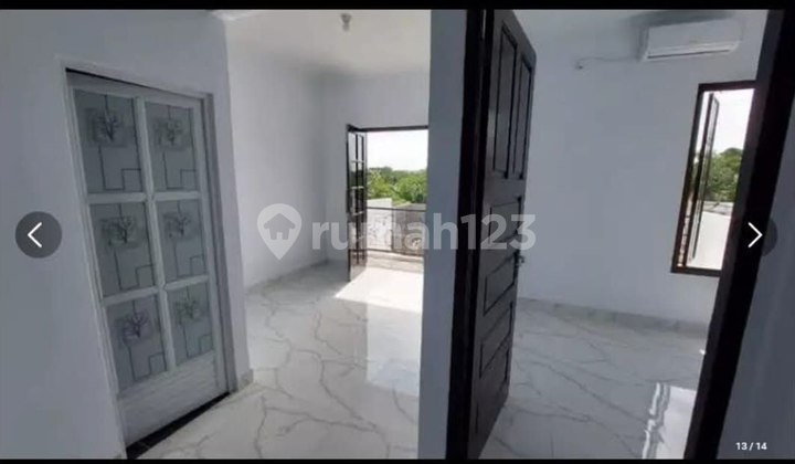 Affordable 2.5-Story House + Rooftop Deck by the Main Road