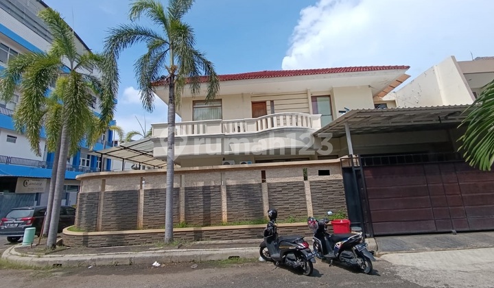 Dijual Rumah Intercon, Jakarta Barat Bagus Siap Huni