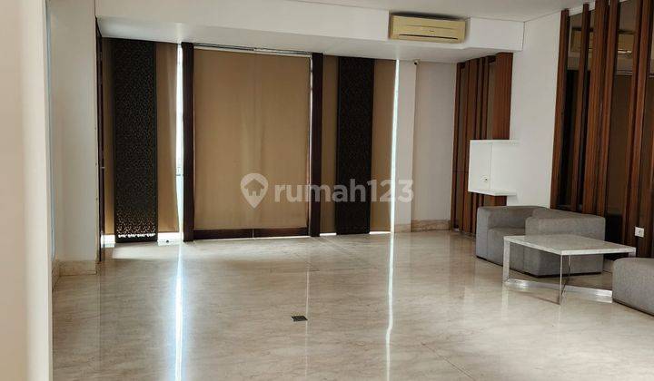 Dijual Rumah Intercon Rapih Minimalis  Dengan Kolam Renang 2