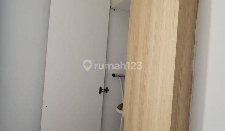 Vanya Park BSD 2 Lantai Free IPL Furnished Depan Kolam  2