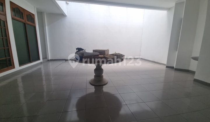 Rumah Luas 500M + Green Garden, Kedoya Jakarta Barat Rumah Luas 500M + Green Garden, Kedoya Jakarta Barat