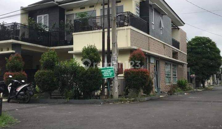 Rumah 2 lantai Posisi Hook di Kota bandung 1