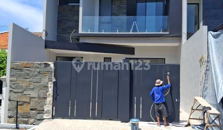 New 2-Story House in Manyar – 3 Cars, 2 Carports, North Facing New 2-Story House in Manyar – 3 Cars, 2 Carports, North Facing