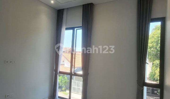 Luxurious Manyar Indah 2-Story House, Freehold Title & Negotiable Luxurious Manyar Indah 2-Story House, Freehold Title & Negotiable